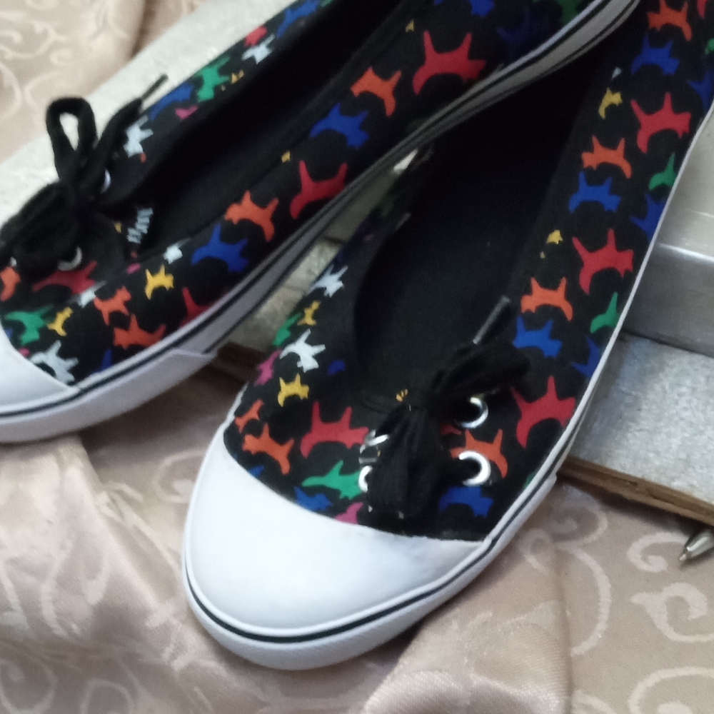 Nomi canvas dog print size 9